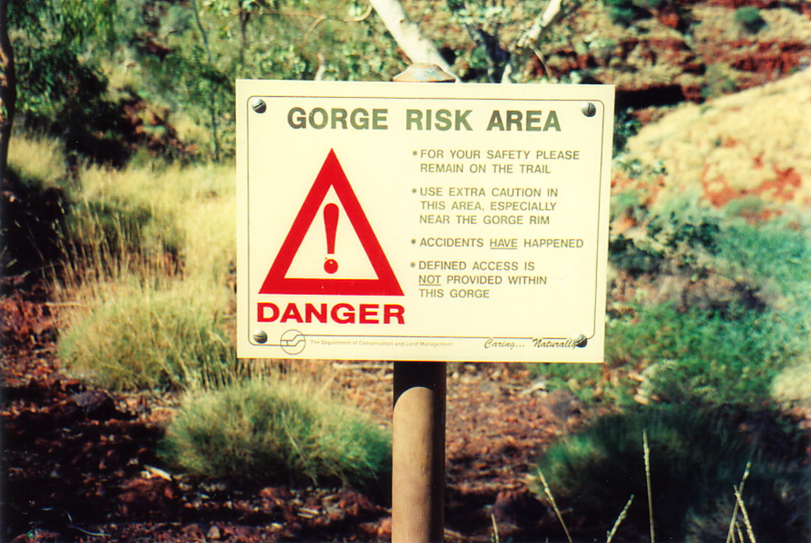 A warning sign in a gorge in Karijini