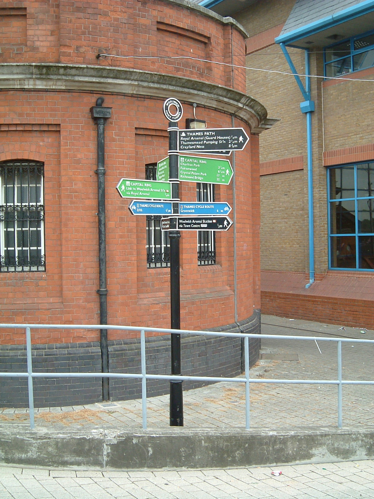 The signpost at the start of the Ring, at the entrance to the Woolwich foot tunnel