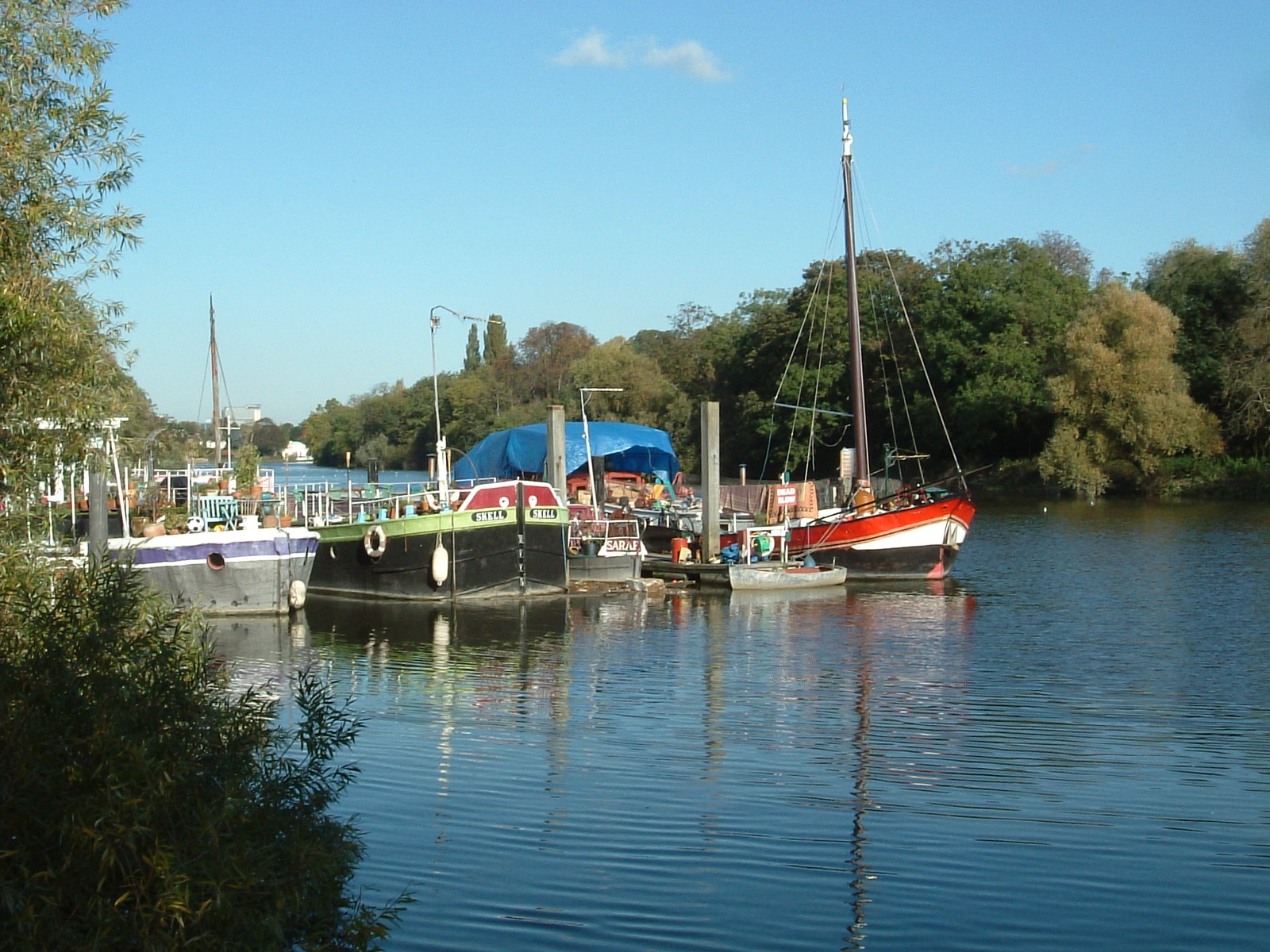 The houseboat mooring by Isleworth Ait