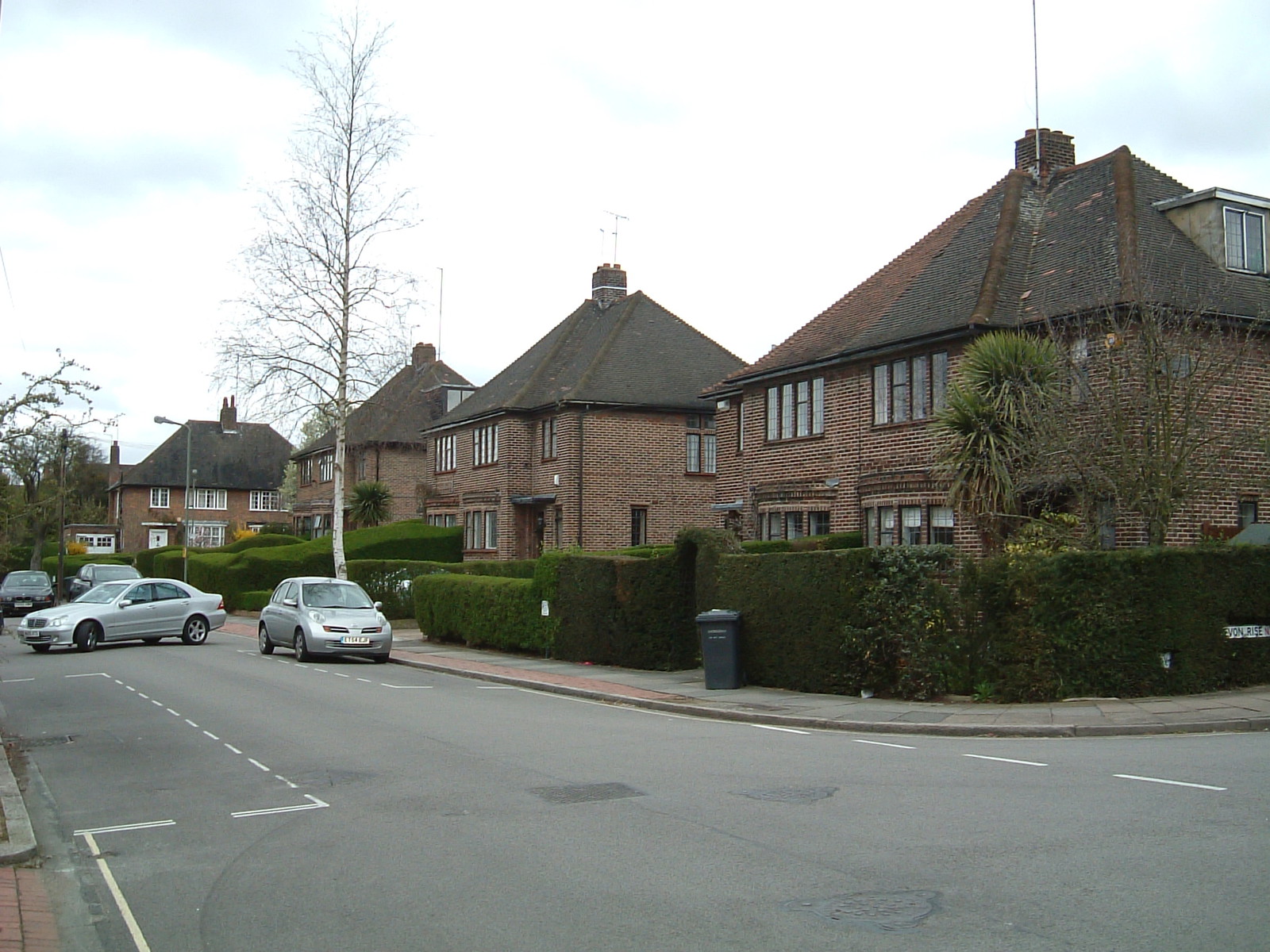 Posh houses in East Finchley