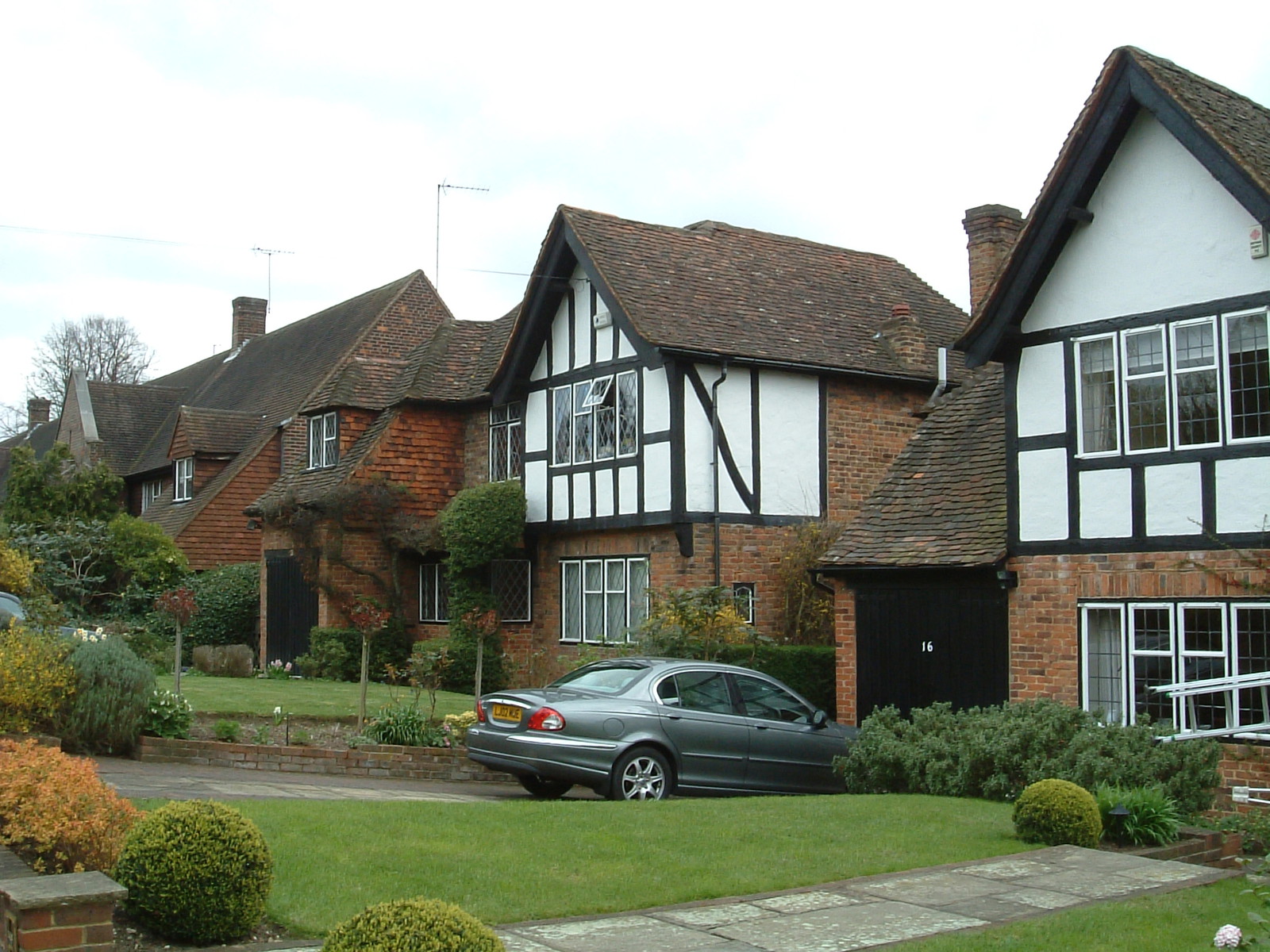 Posh houses in East Finchley