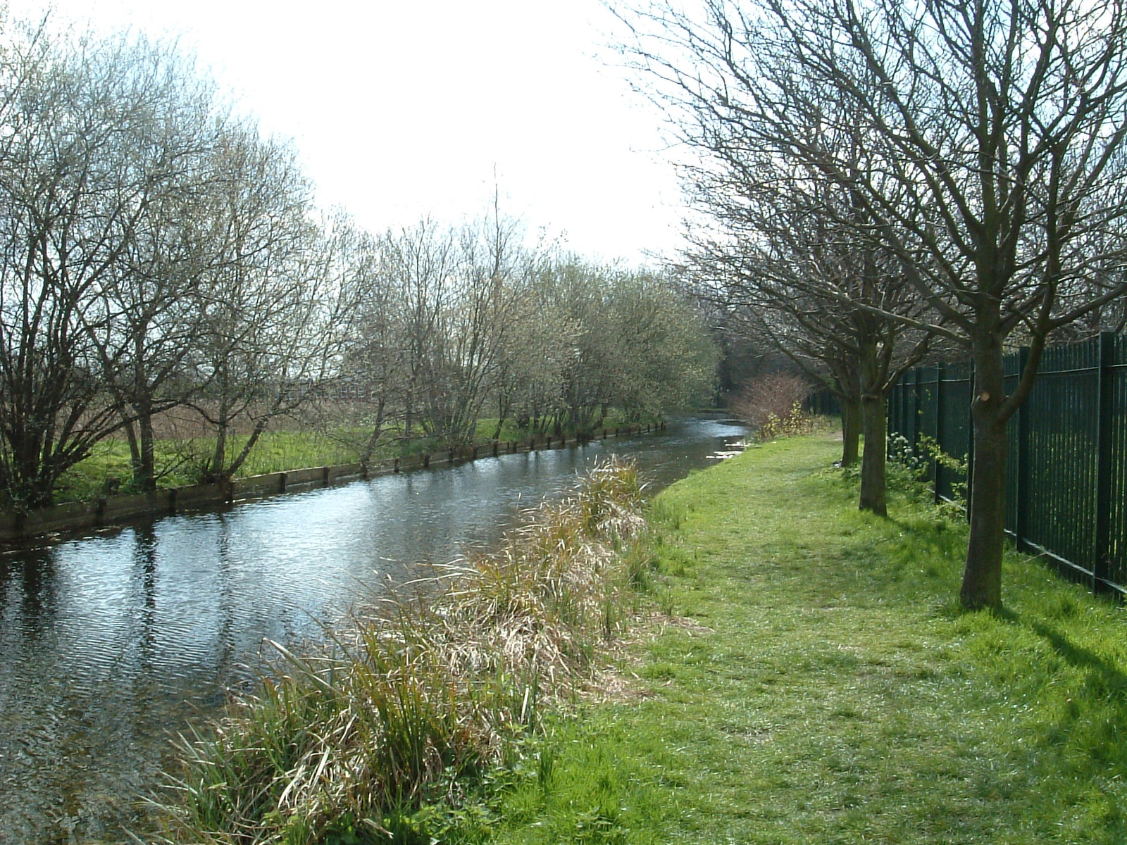 The New River Path alongside the West Reservoir