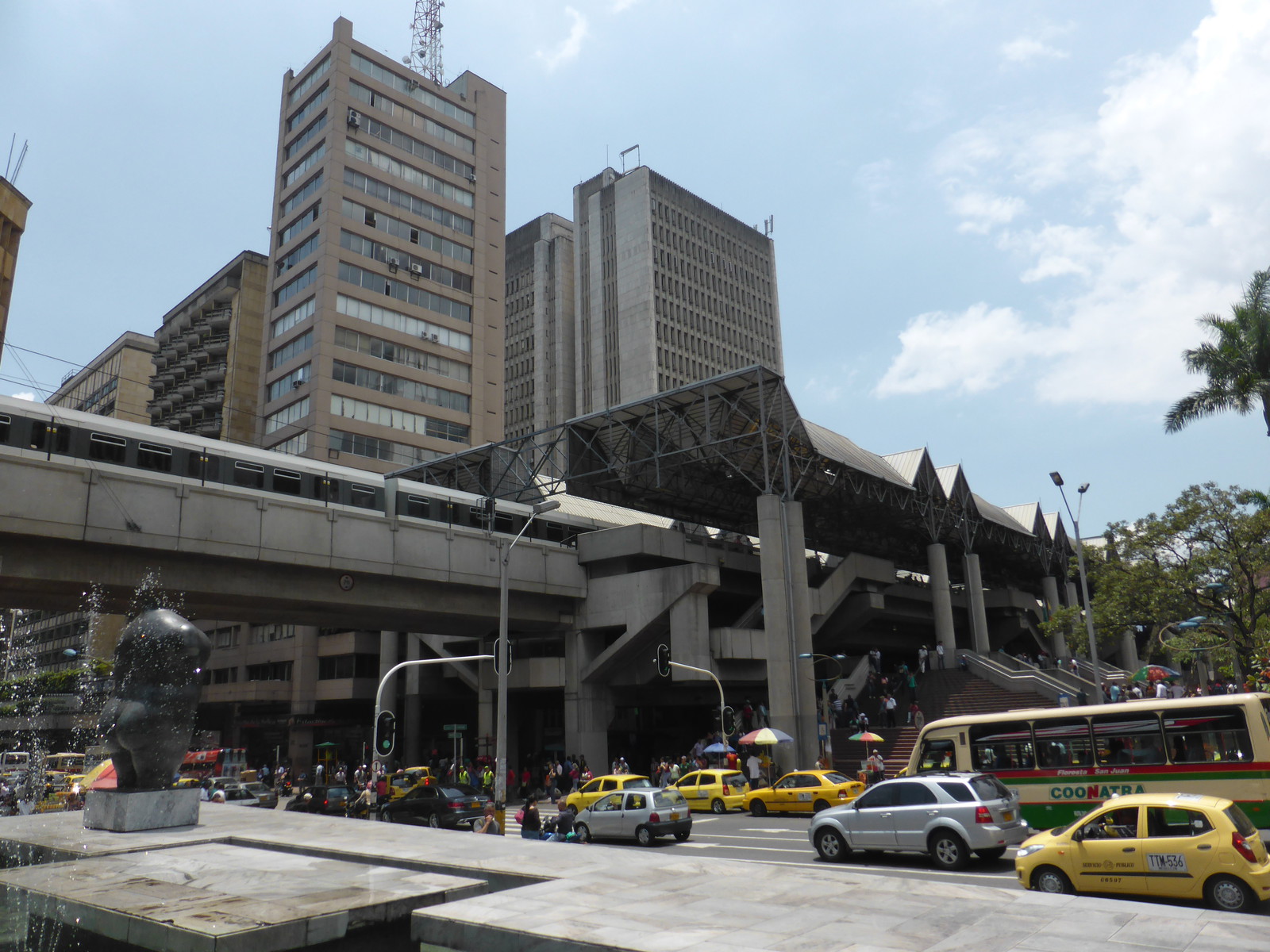 The Metro dominates the western side of Parque Berrío