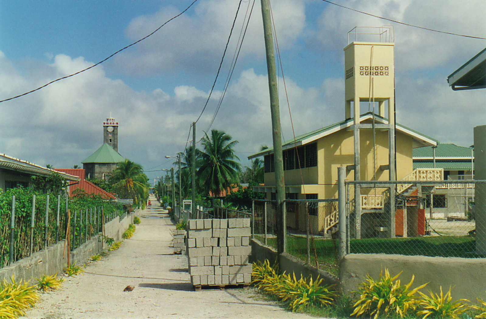 The main street, Makemo