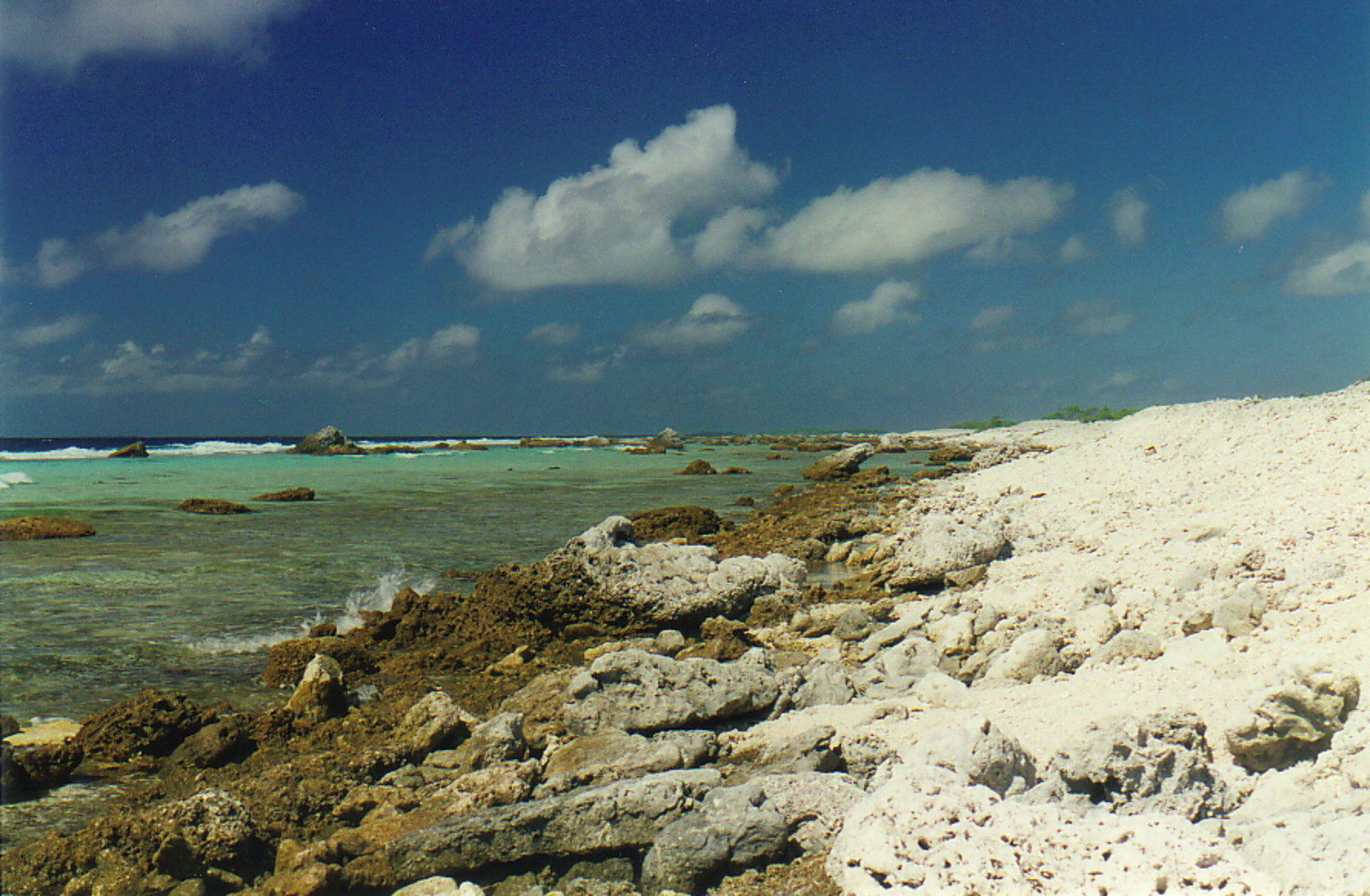 The outside of Makemo atoll