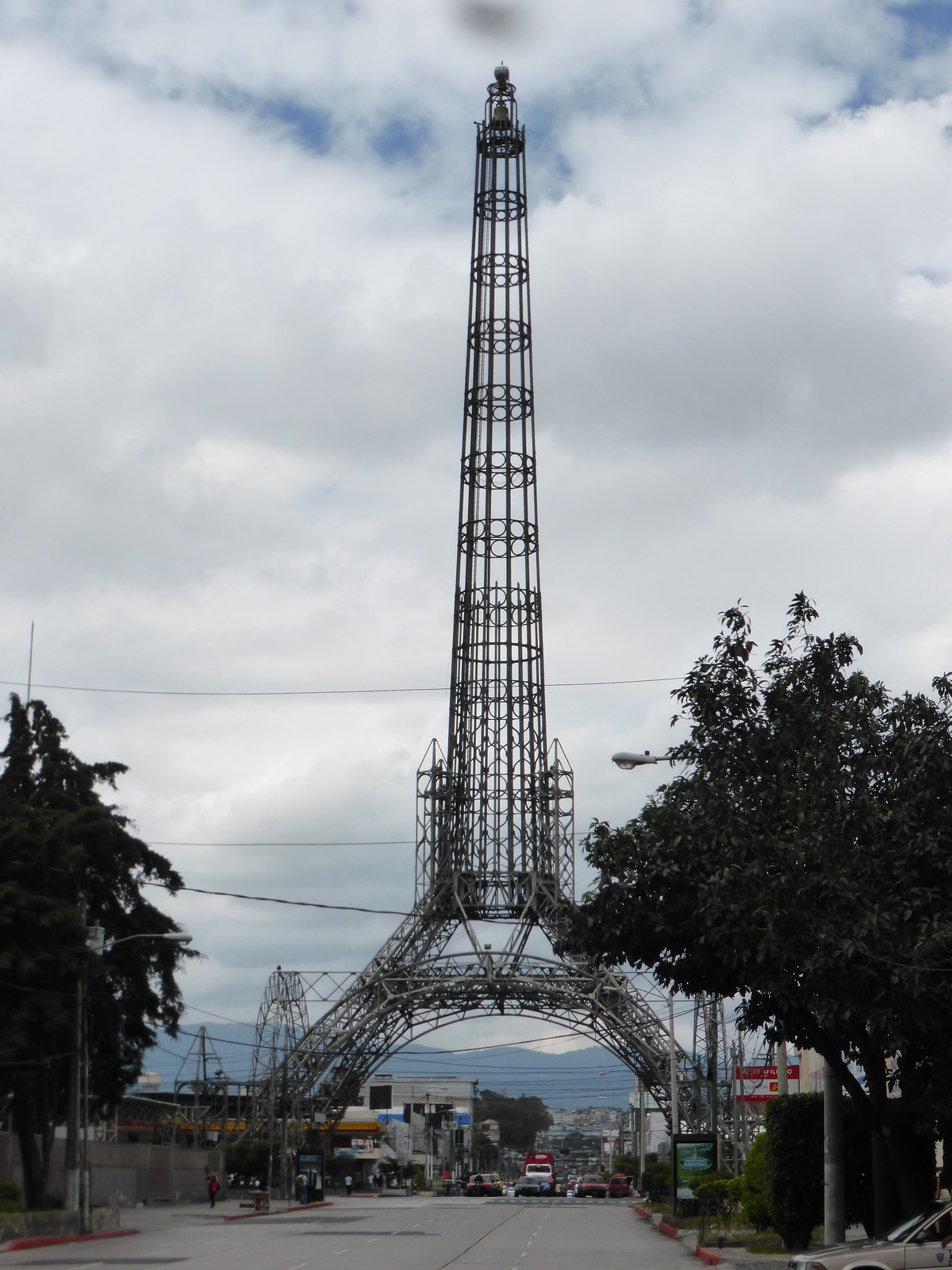 The 75m-tall Torre del Reformador in Zone 9, built in 1935