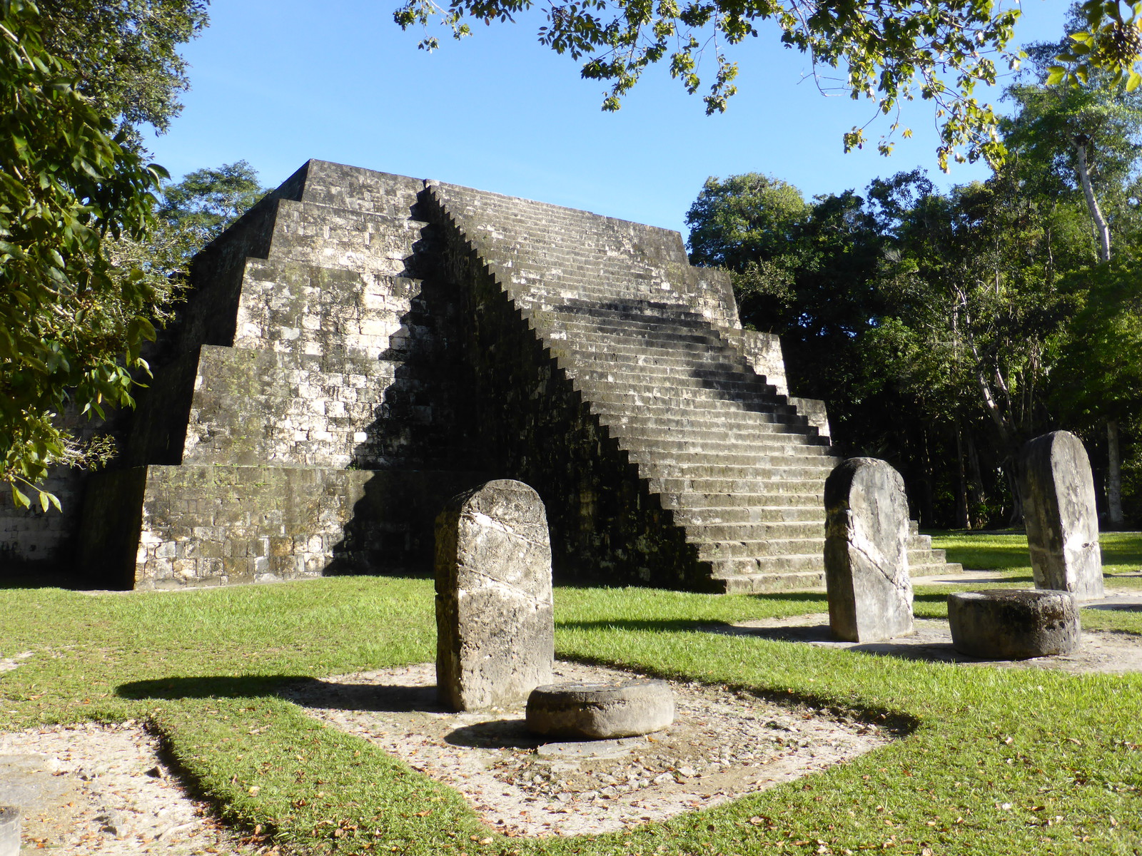 One of the twin pyramids of Complejo Q