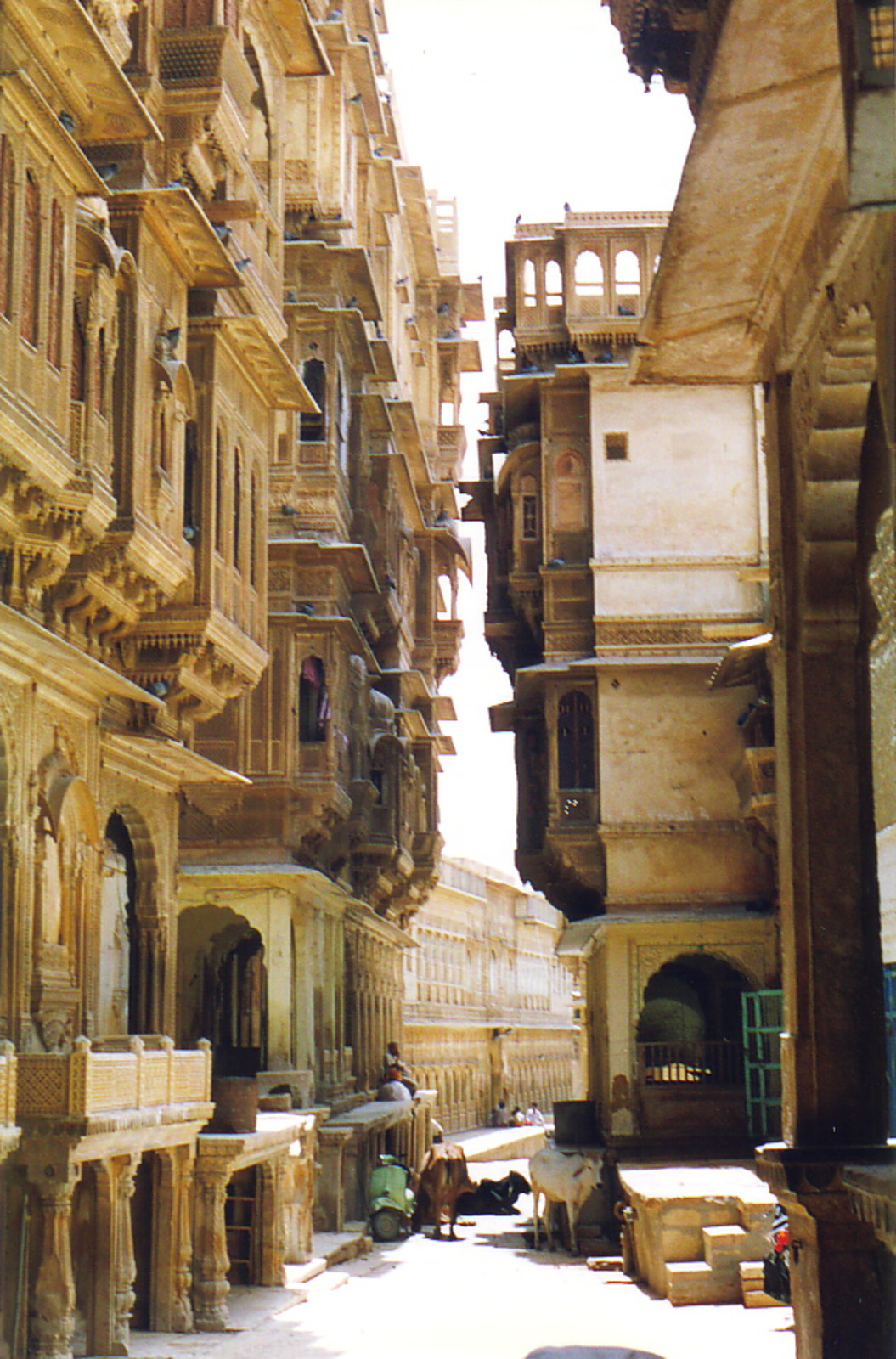 A very thin street in Jaisalmer