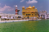 The marble walkway leading to the Hari Mandir