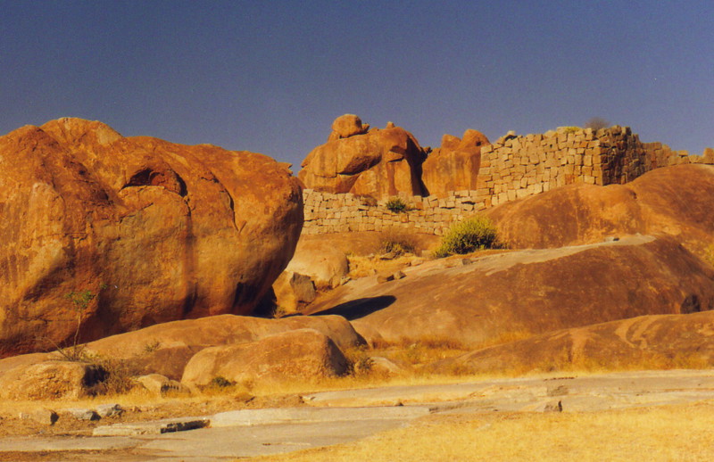 A wall among the rocks of Hampi