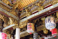 An intricately decorated roof at the Leong San Tong Khoo Kongsi clan house