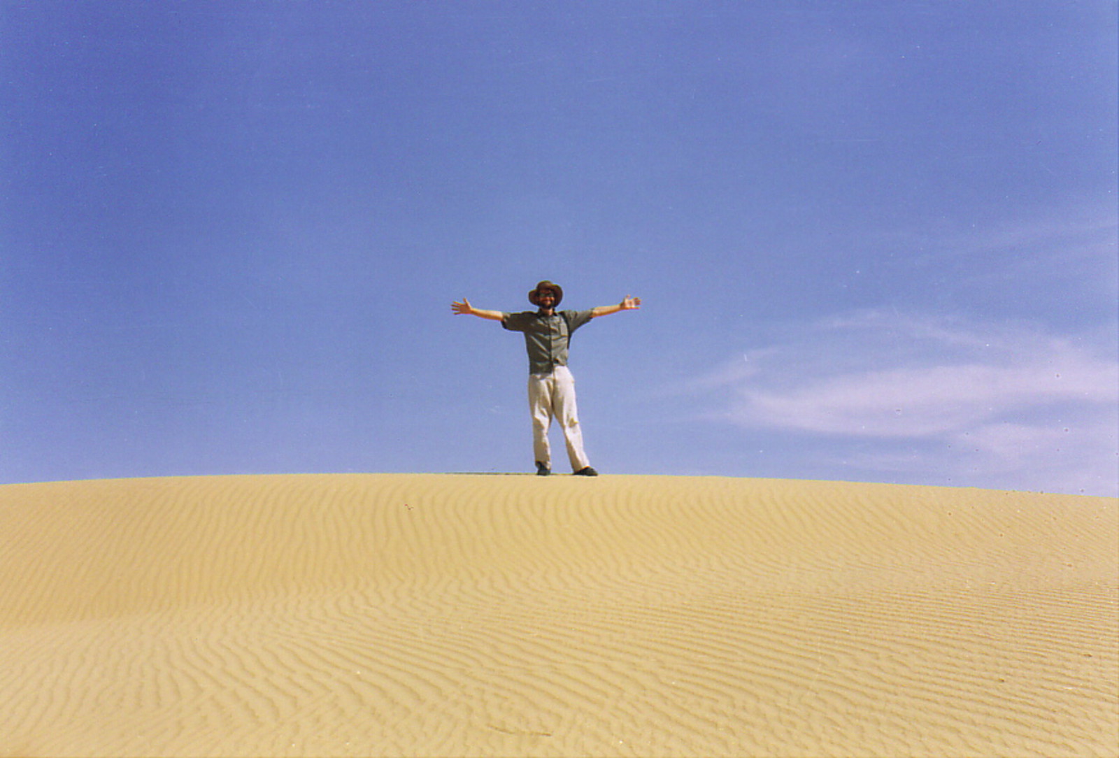 Mark on top of a Saharan dune