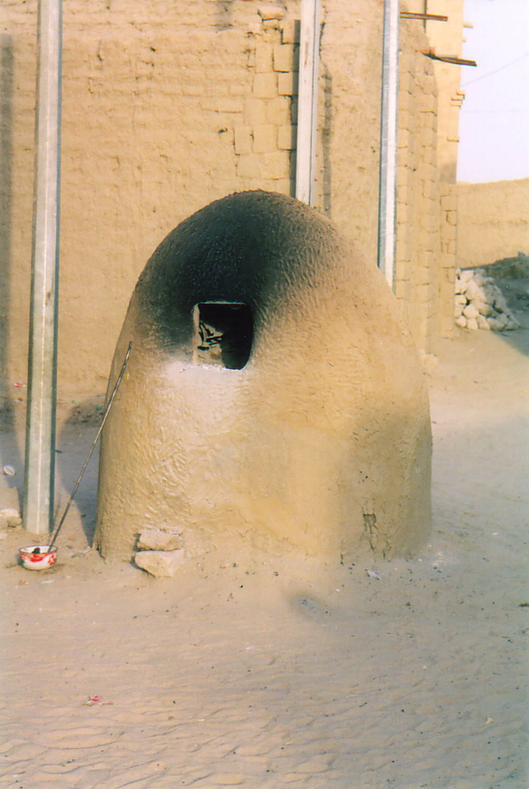A wood-fired oven in the streets of Timbuktu