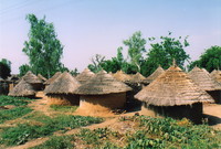 Mud huts by the Kayes-Bamako railway line