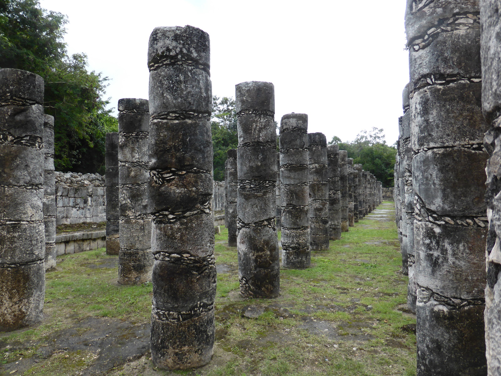 The Group of the Thousand Columns
