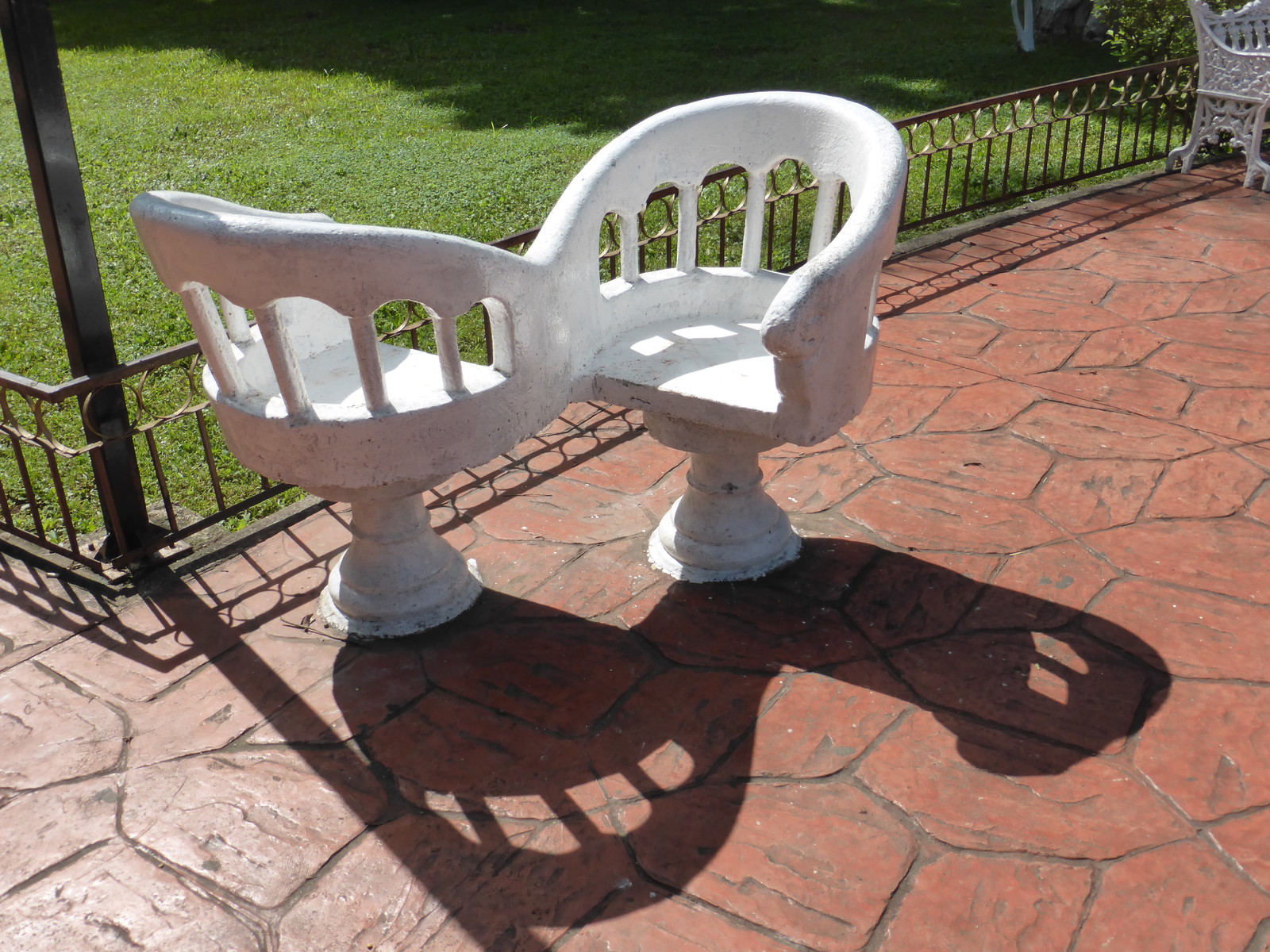 A loveseat in Parque Francisco Cantón Rosado