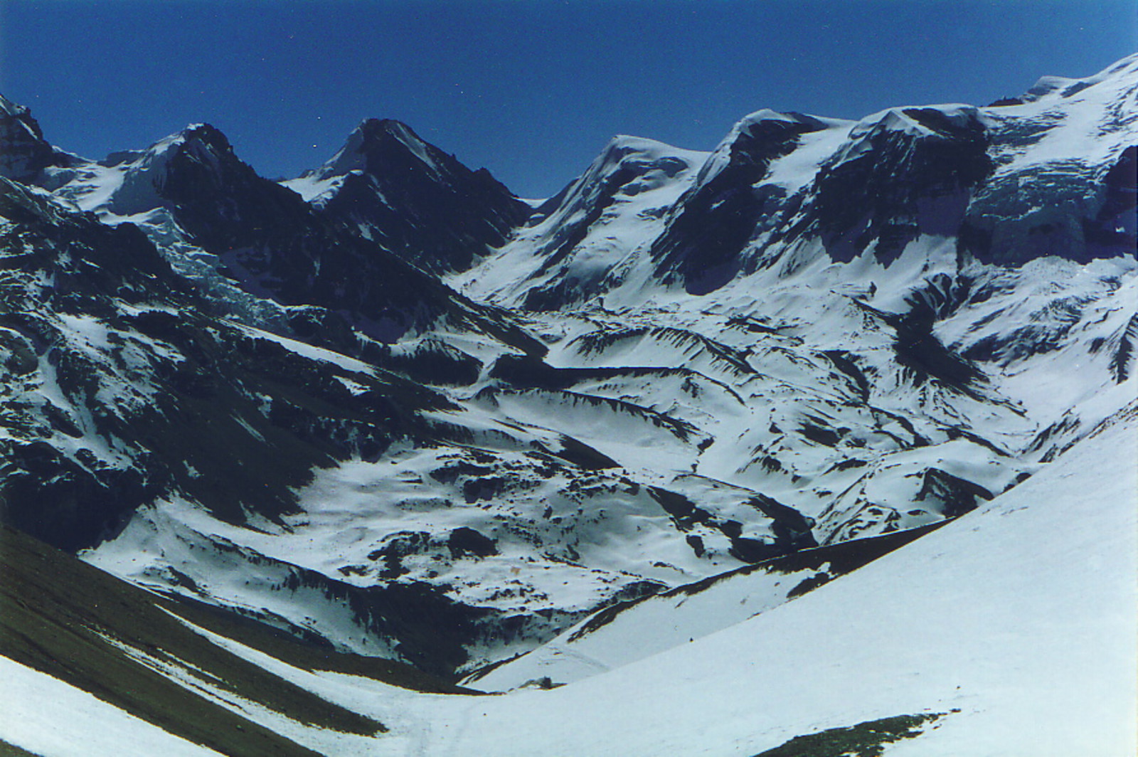 View of mountains on the way to Thorung La