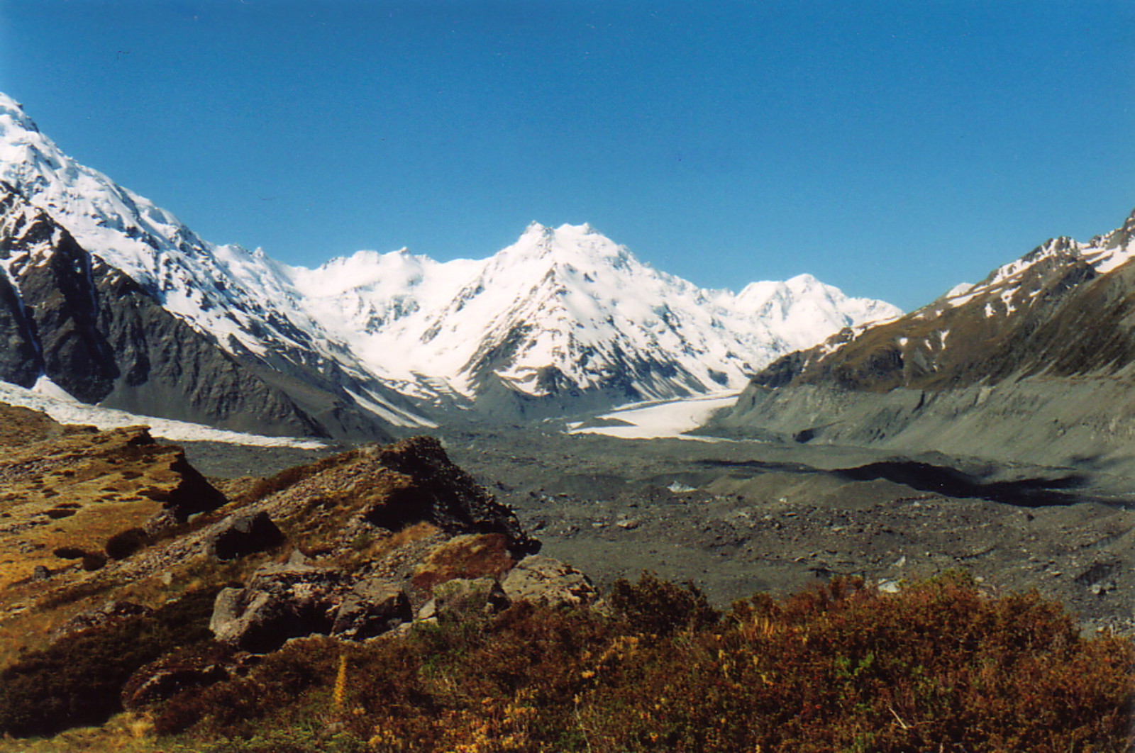 The Minarets on Christmas Eve