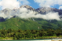 The Hollyford River south of Lake McKerrow