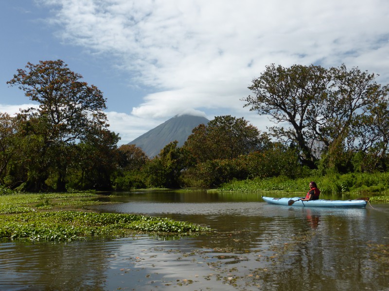 Peta paddling on the Rio Istiam