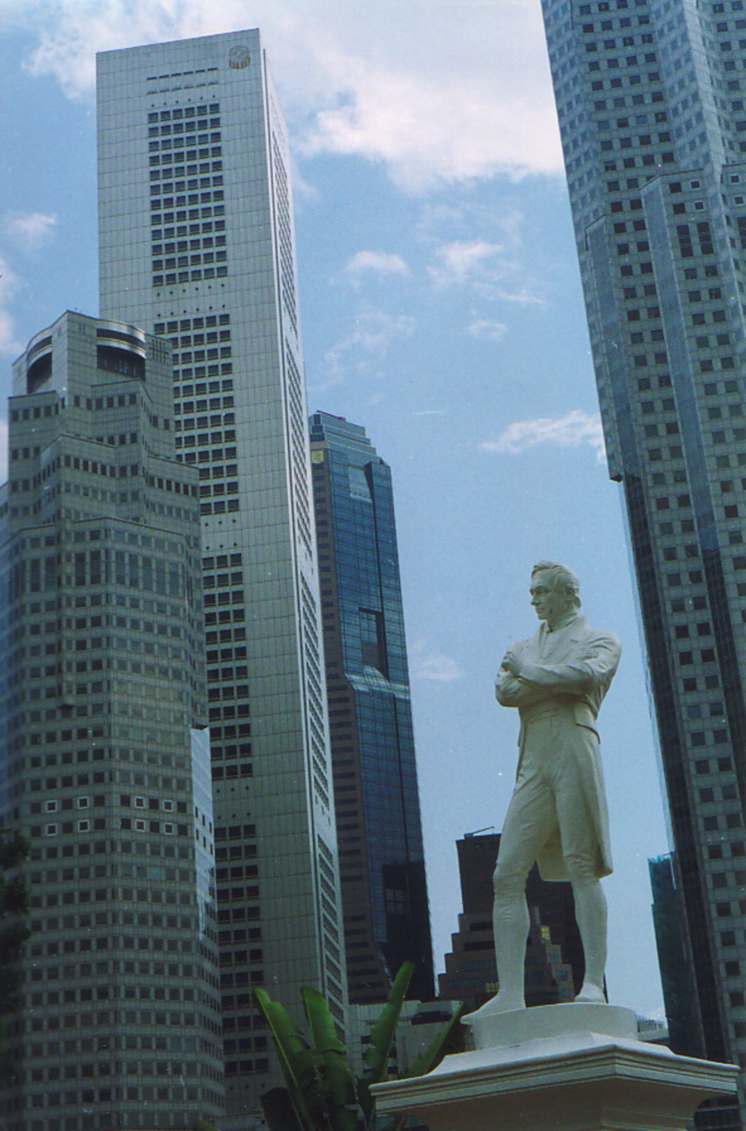 A statue of Sir Stamford Raffles