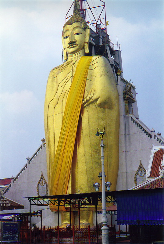 A huge golden Buddha